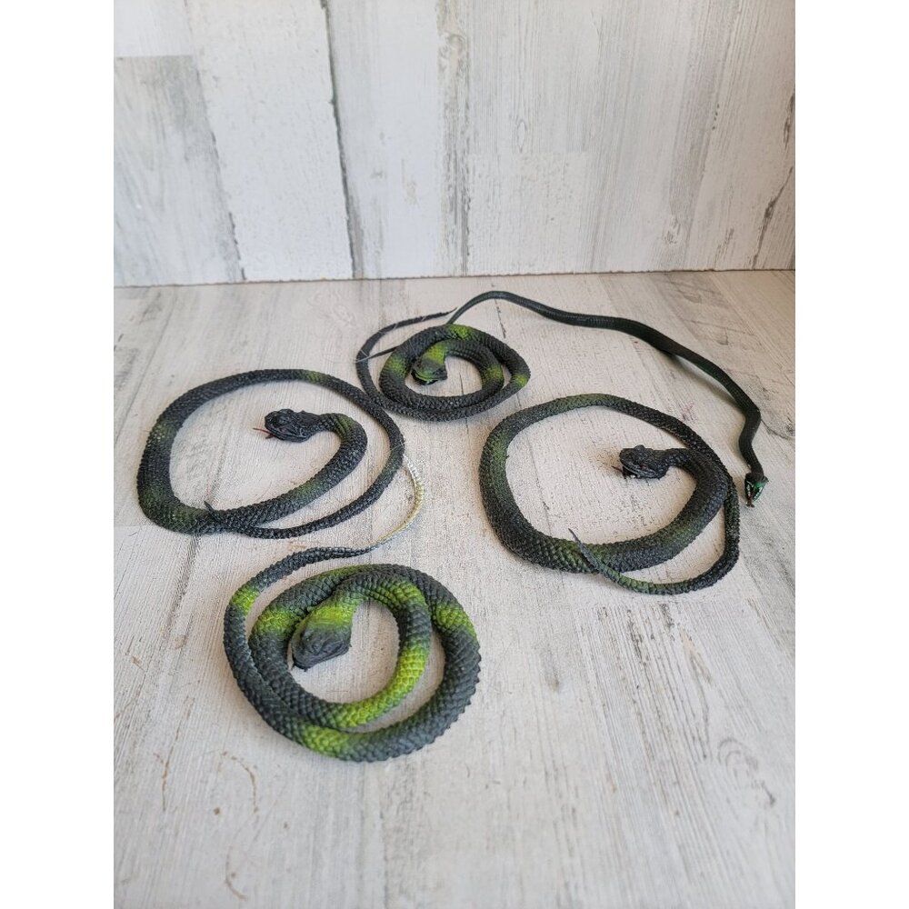 Green rubber scary‎ snake Halloween prop set decor